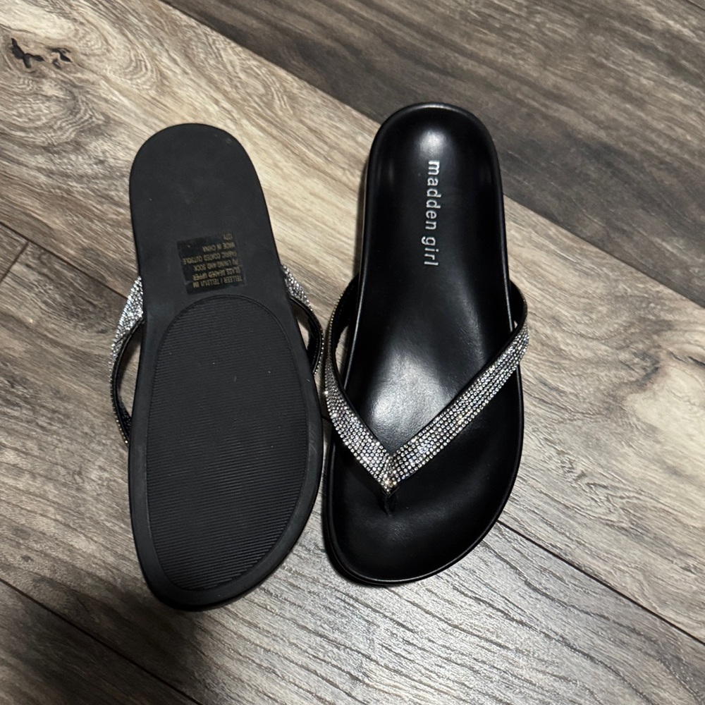 Madden Girl Black Sandals with Sparkling Silver Straps size 8 new without tags - Picture 2 of 3